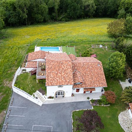 Bed & Breakfast Perbos 1556 La Bastide-Clairence ภายนอก รูปภาพ