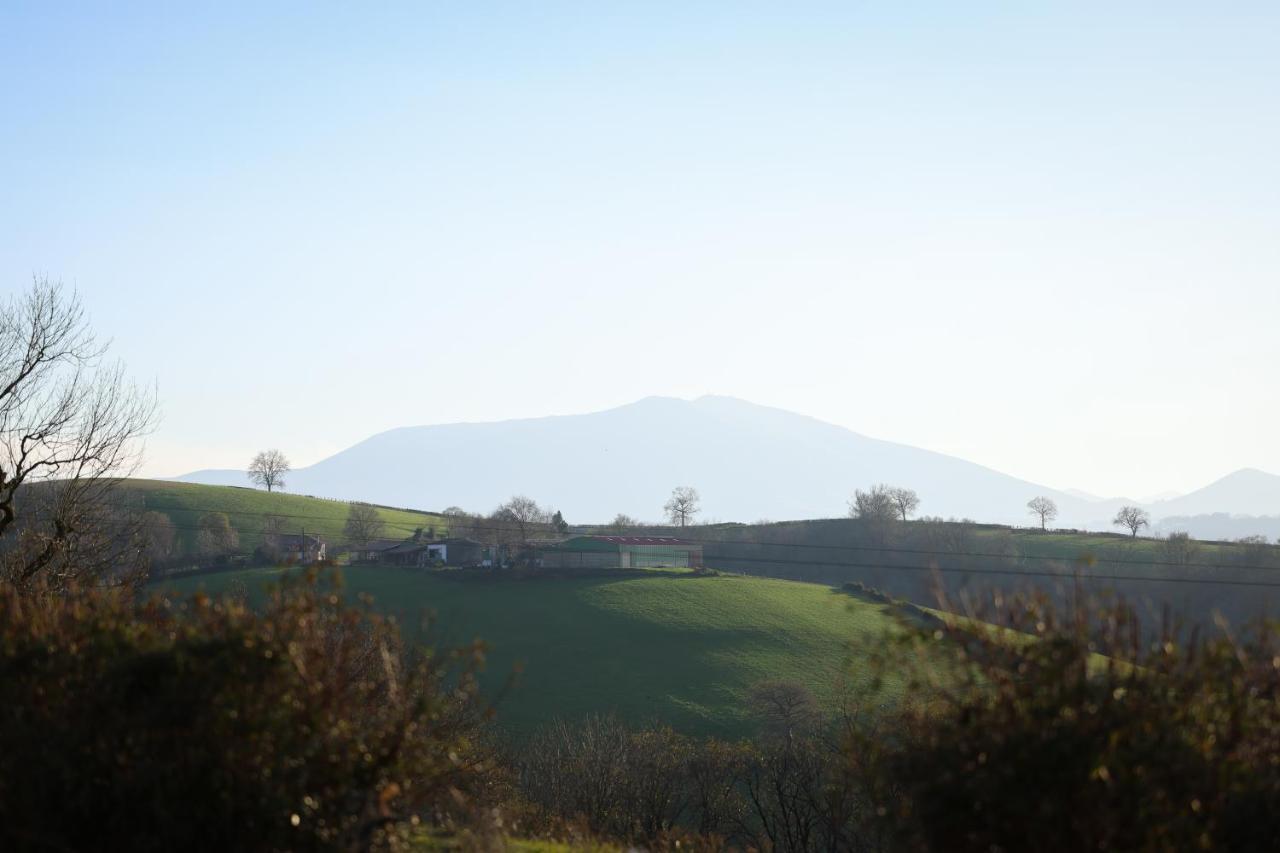 Bed & Breakfast Perbos 1556 La Bastide-Clairence ภายนอก รูปภาพ