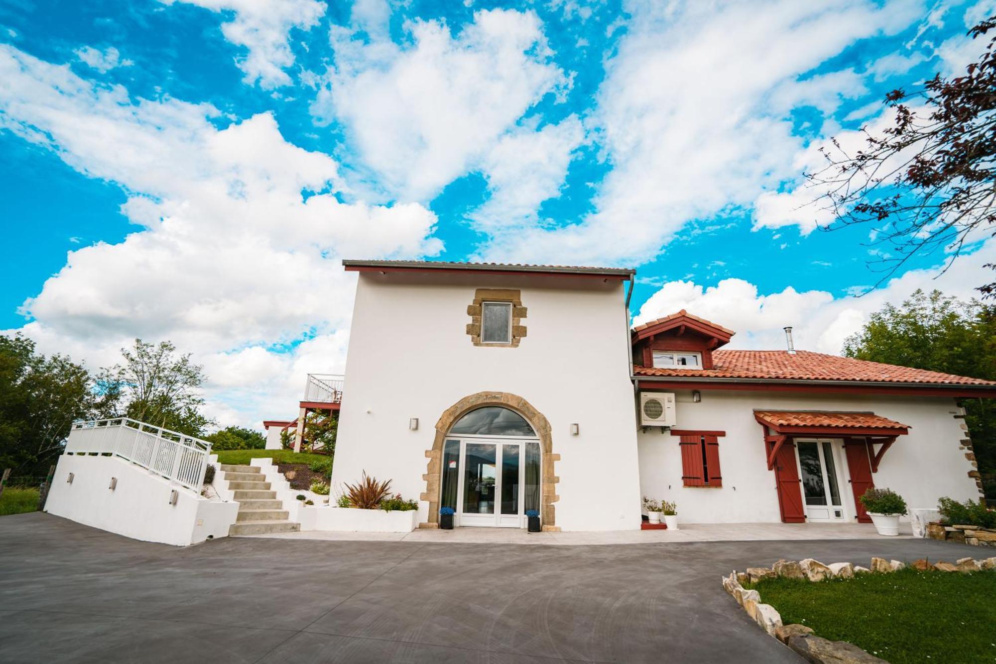 Bed & Breakfast Perbos 1556 La Bastide-Clairence ภายนอก รูปภาพ
