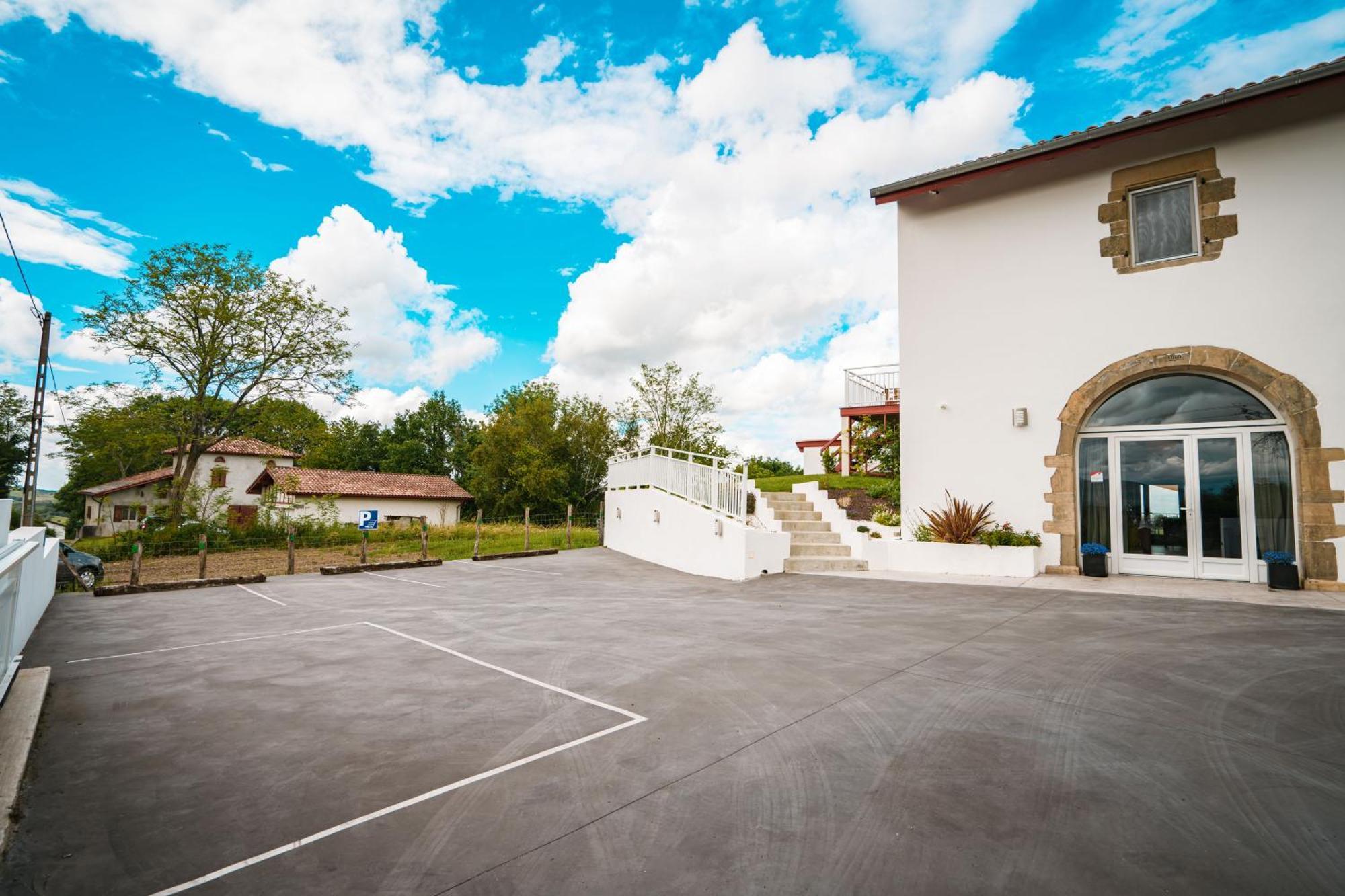 Bed & Breakfast Perbos 1556 La Bastide-Clairence ภายนอก รูปภาพ