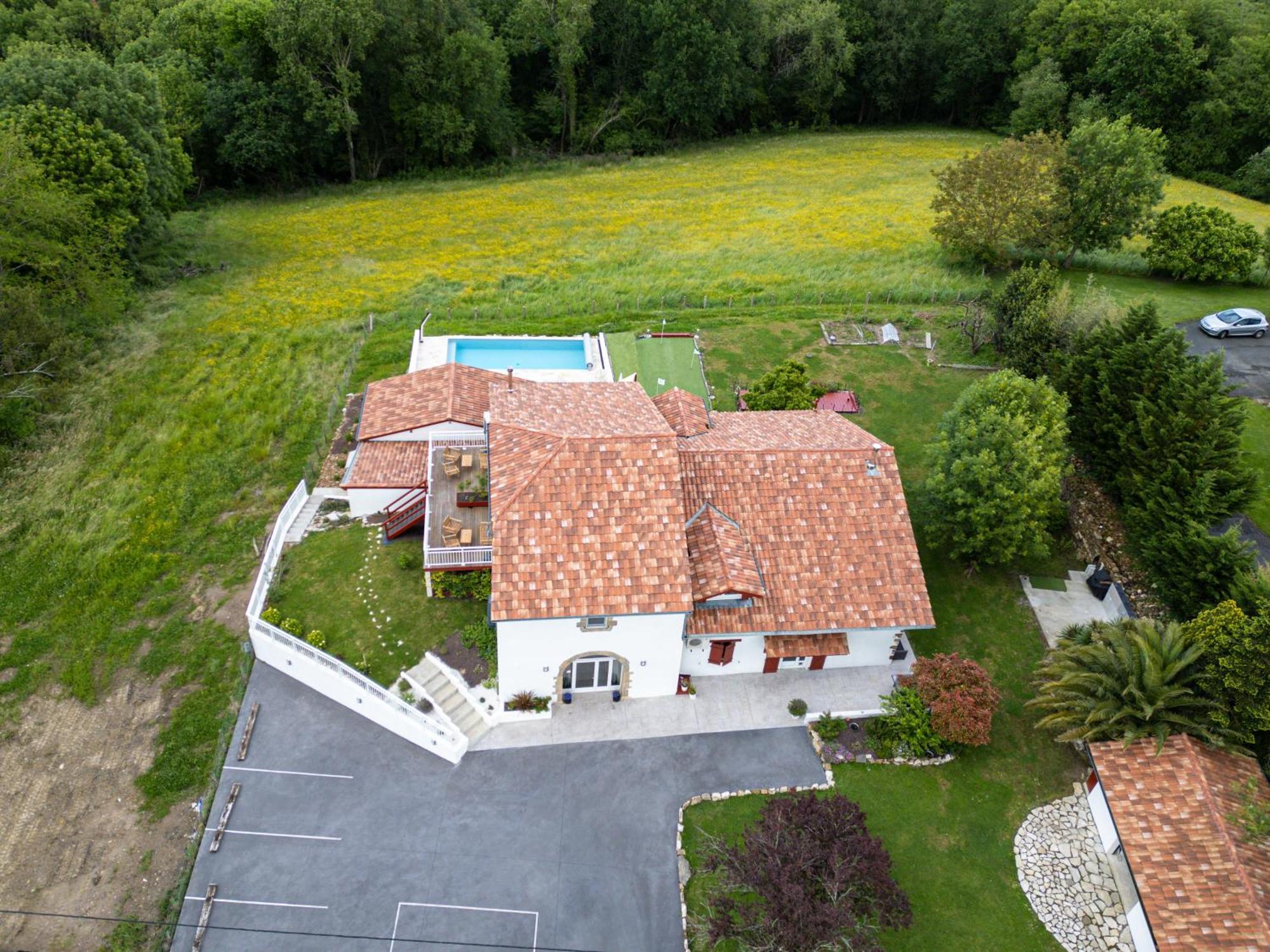 Bed & Breakfast Perbos 1556 La Bastide-Clairence ภายนอก รูปภาพ